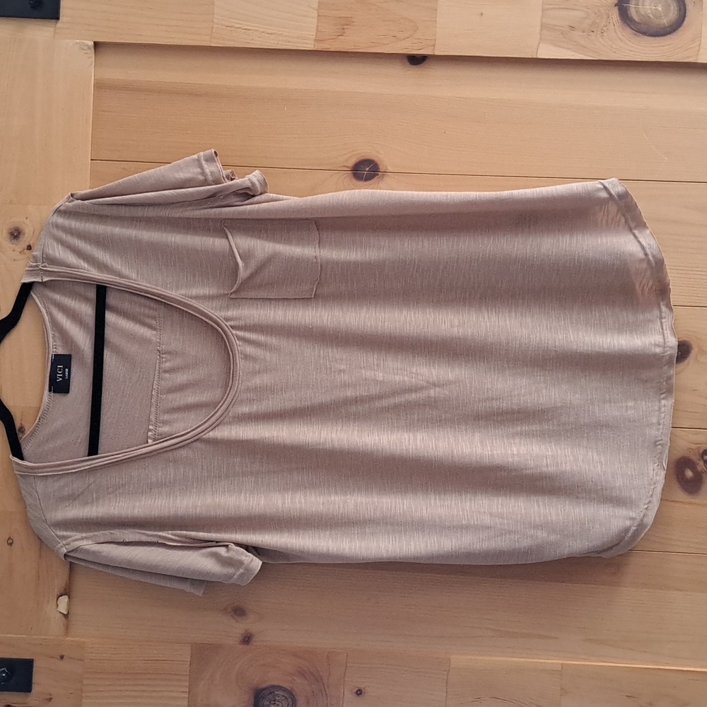 Vici Collection Taupe scoop neck tee. Size Large. Never worn